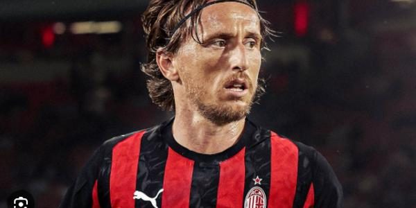لوكا مودريتش ينتقل رسميًا إلى ميلان بعد نهاية رحلته التاريخية مع ريال مدريد