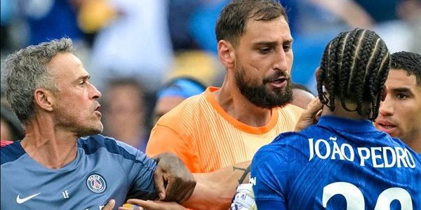 لويس إنريكي يعلق على الحادثة المثيرة مع جواو بيدرو بعد نهائي كأس العالم